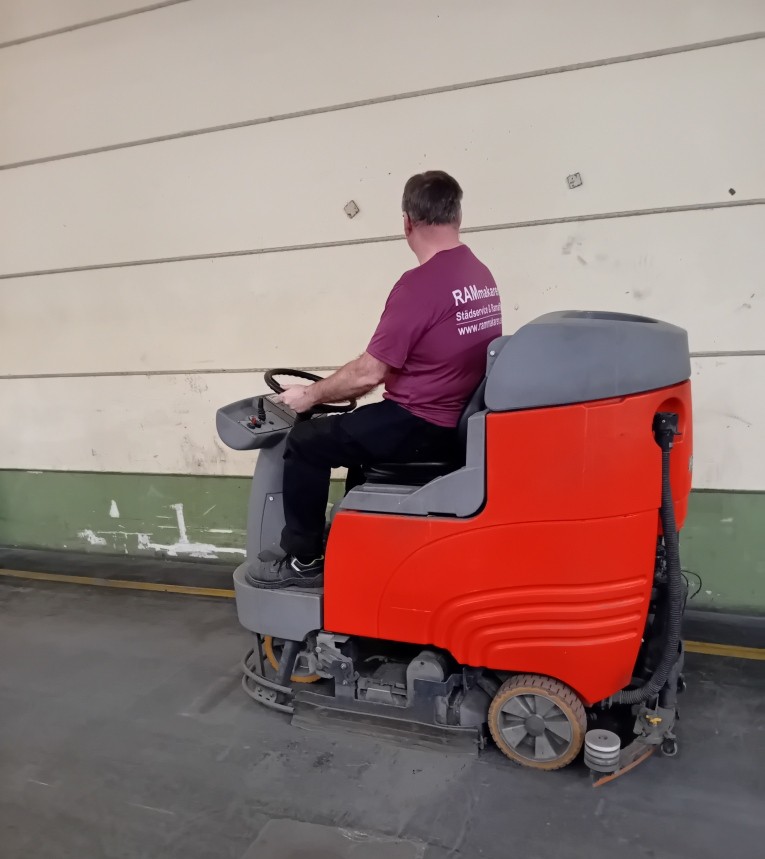 Window cleaning, Commercial cleaning